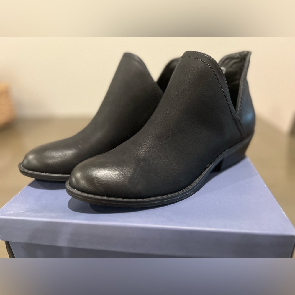 Universal Thread - Women’s Size 7.5 - Black - NWT